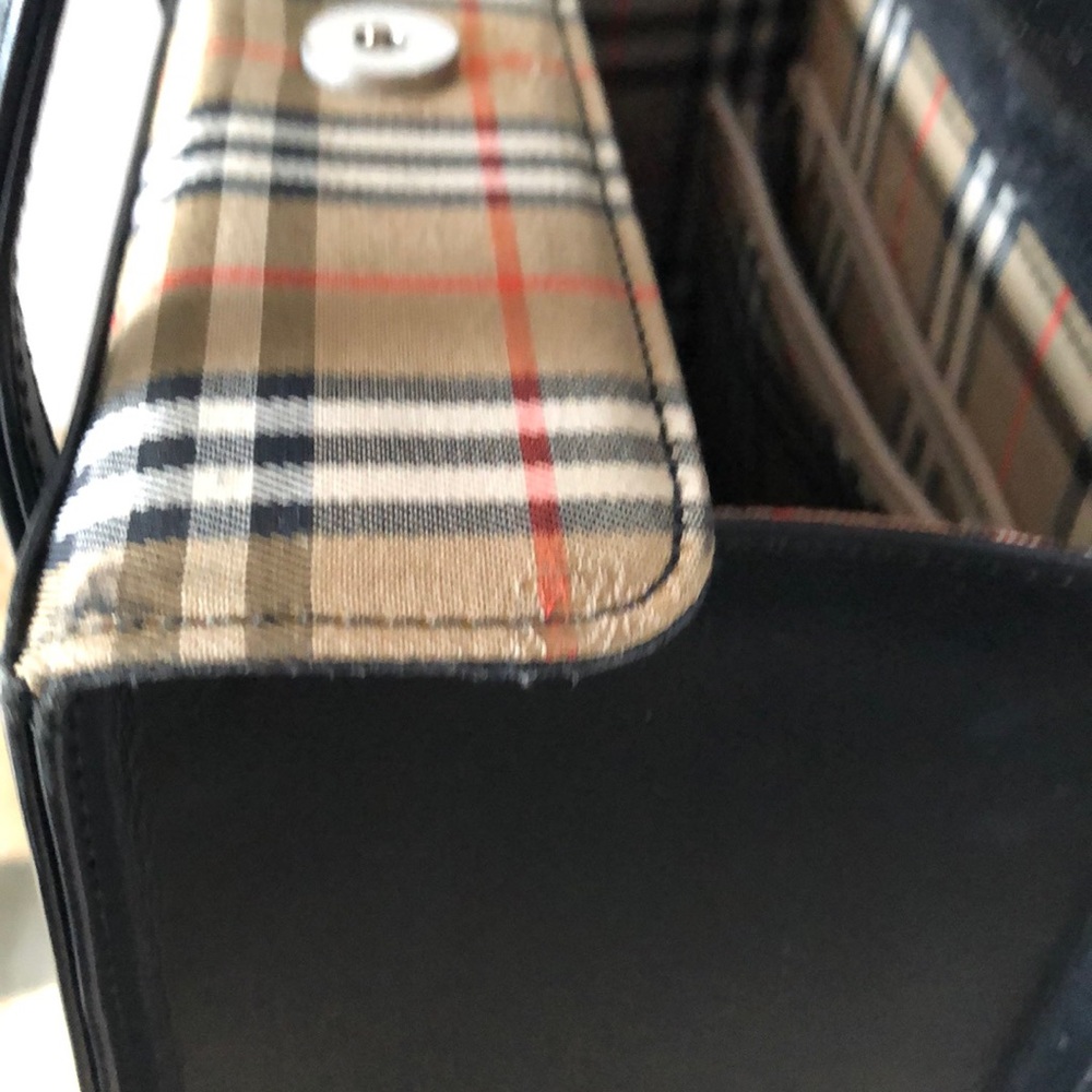 RARE AUTHENTIC/BURBERRY NOVA CHECK LEATHER HANDBAG BY SANYO SHOKAI. - Picture 16 of 17